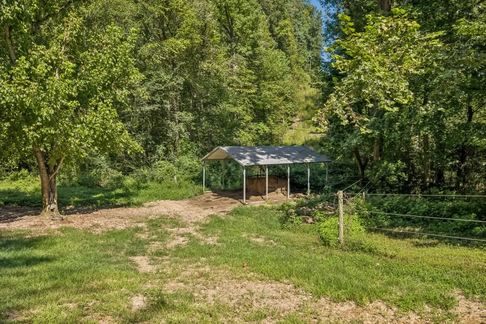 648 Tottys Bend Loop Duck River, TN 38454