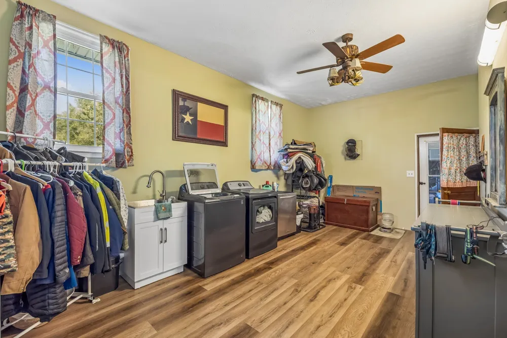 648 Tottys Bend Loop Duck River, TN 38454