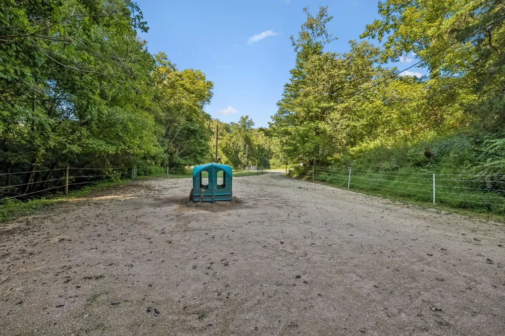 648 Tottys Bend Loop Duck River, TN 38454