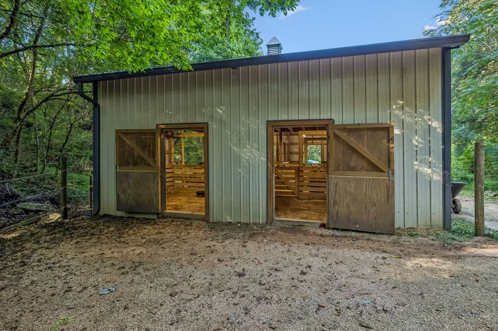 648 Tottys Bend Loop Duck River, TN 38454