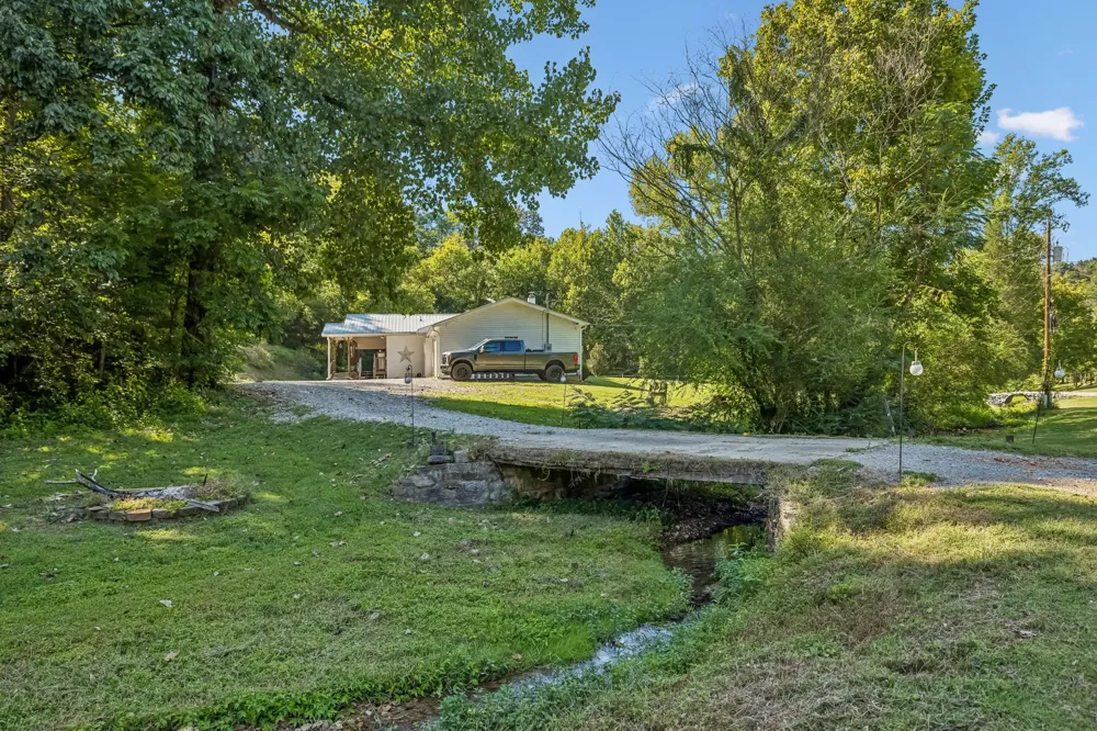 648 Tottys Bend Loop Duck River, TN 38454