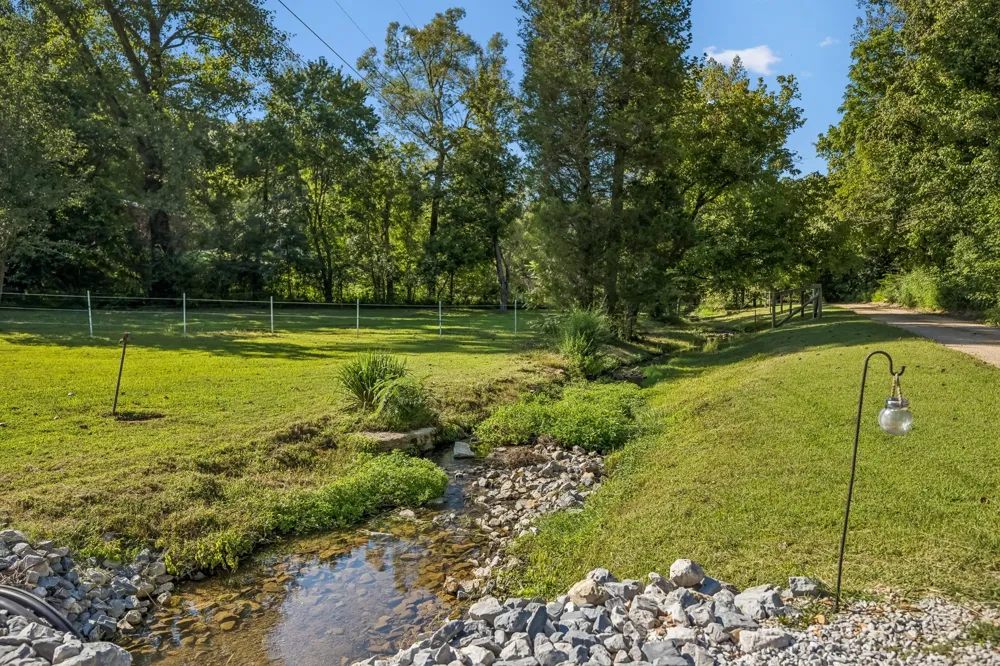 648 Tottys Bend Loop Duck River, TN 38454