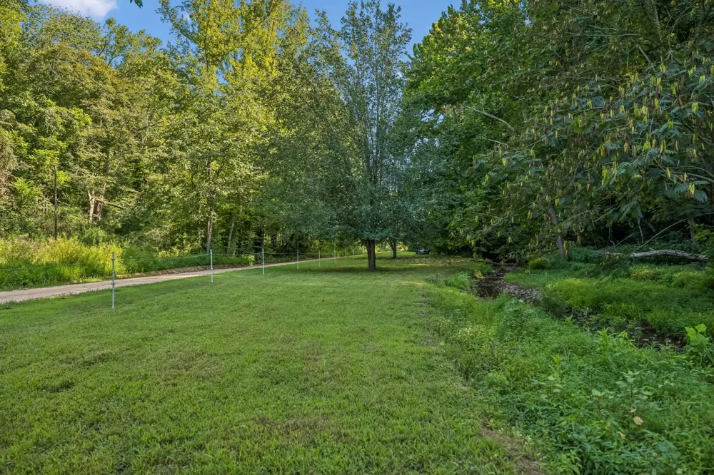 648 Tottys Bend Loop Duck River, TN 38454