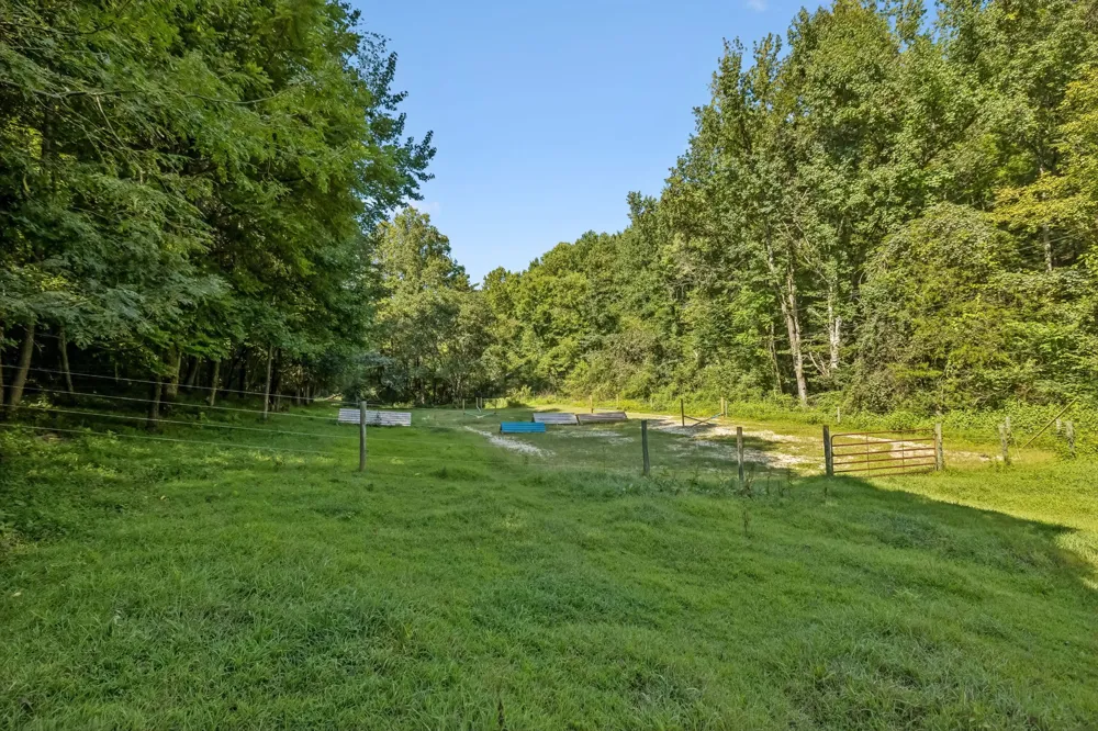 648 Tottys Bend Loop Duck River, TN 38454