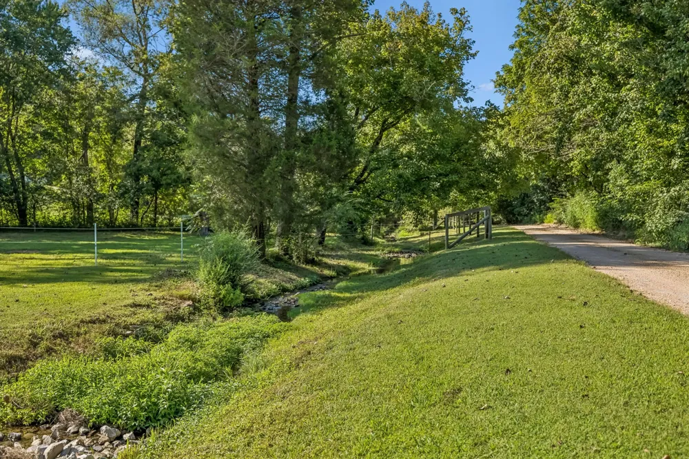 648 Tottys Bend Loop Duck River, TN 38454