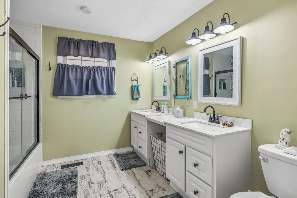648 Tottys Bend Loop Duck River, TN 38454
