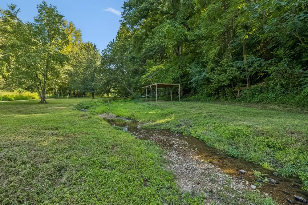 648 Tottys Bend Loop Duck River, TN 38454