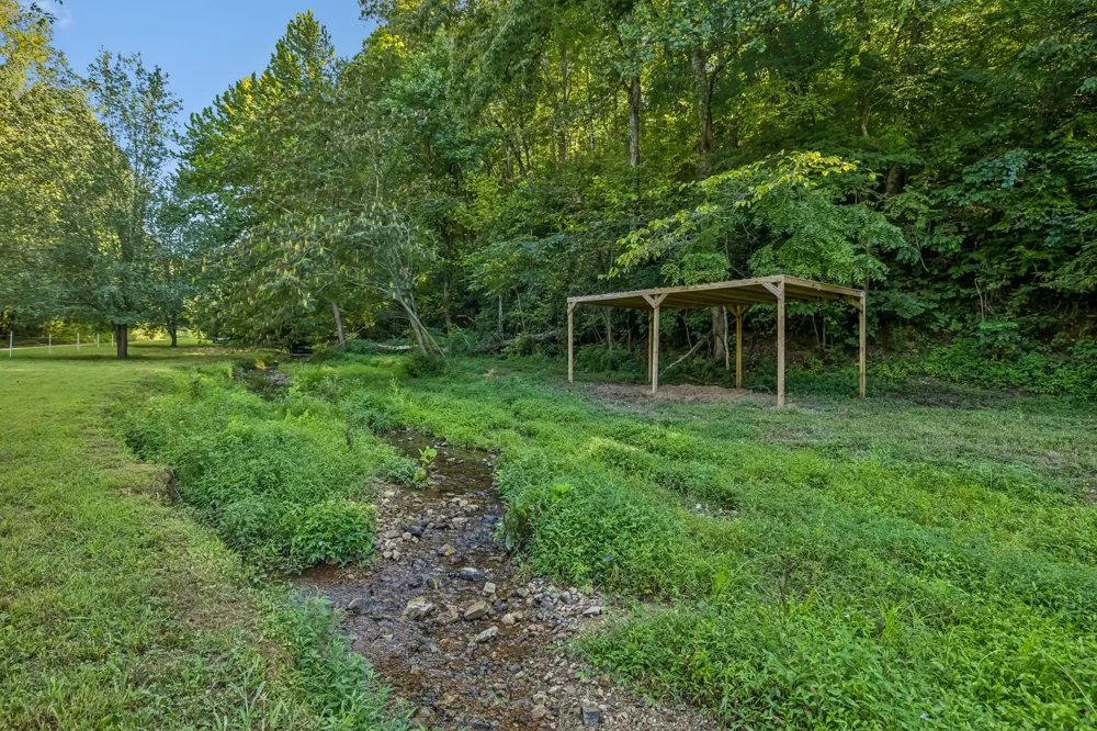 648 Tottys Bend Loop Duck River, TN 38454