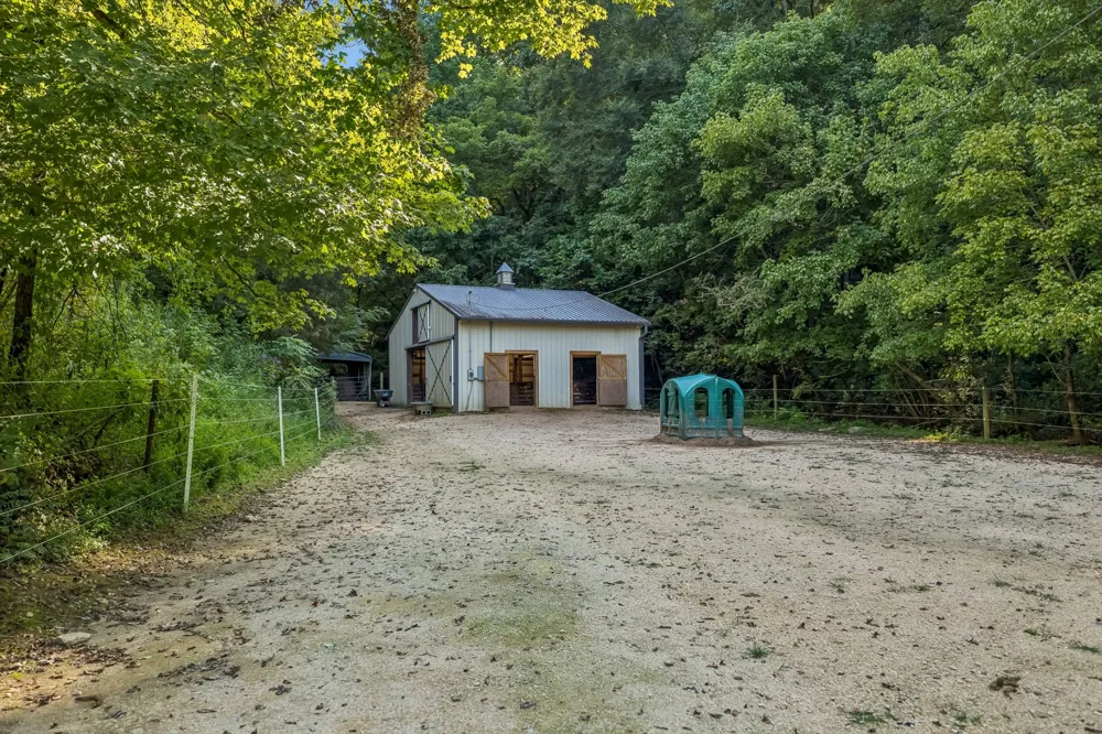 648 Tottys Bend Loop Duck River, TN 38454
