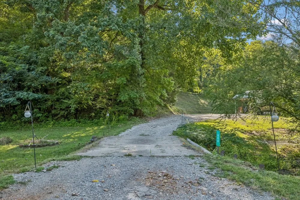 648 Tottys Bend Loop Duck River, TN 38454
