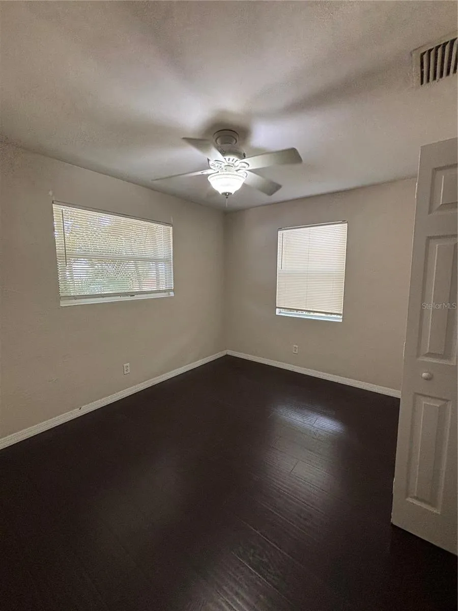 5135 39TH AVENUE St Petersburg, FL 33709