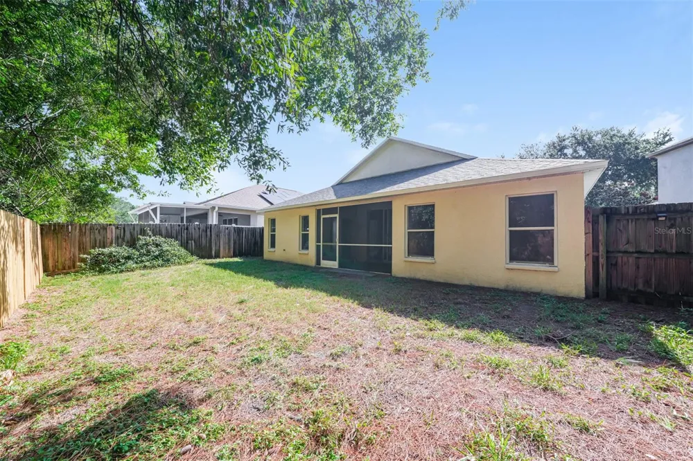 8516 CANTERBURY LAKE BOULEVARD Tampa, FL 33619