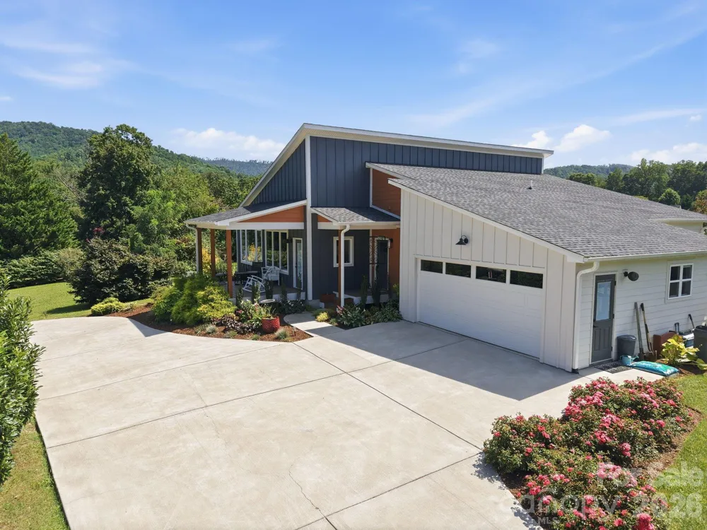 112 Upper Grove Lane Weaverville, NC 28787