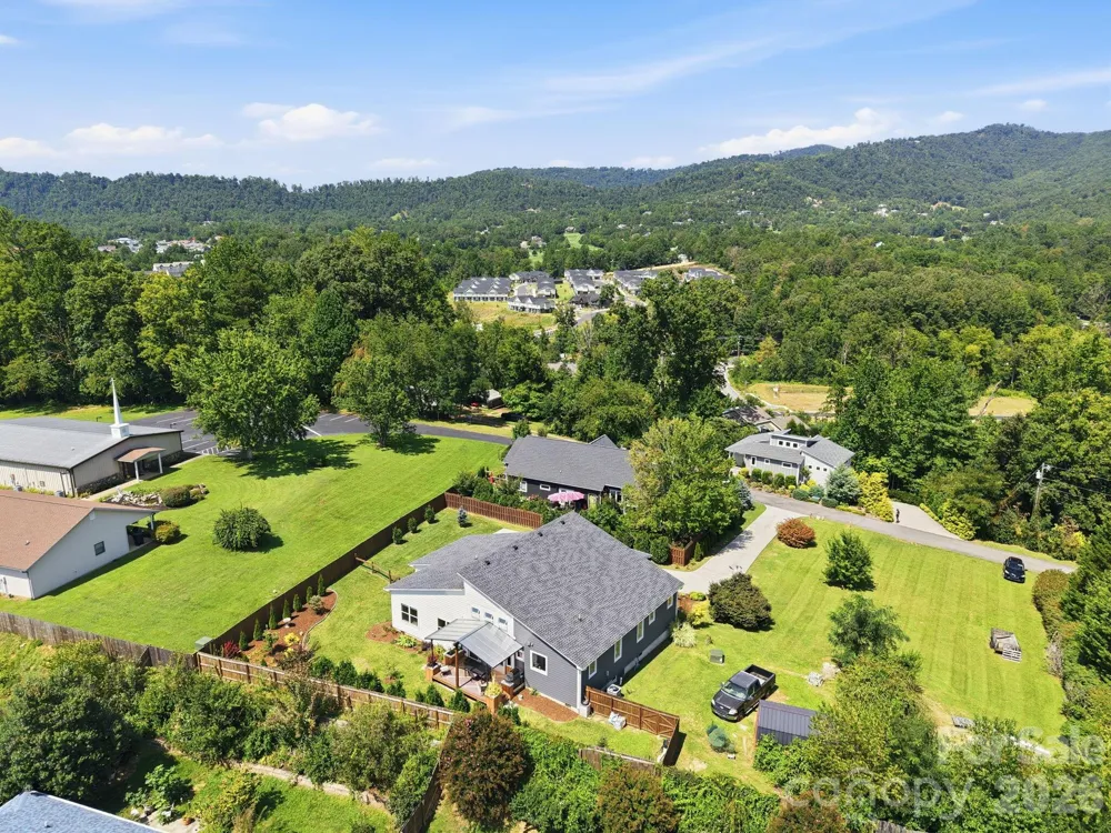 112 Upper Grove Lane Weaverville, NC 28787