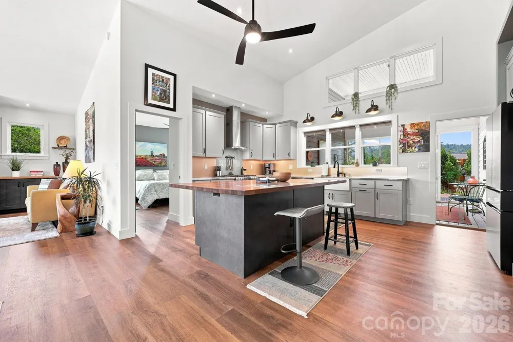 112 Upper Grove Lane Weaverville, NC 28787