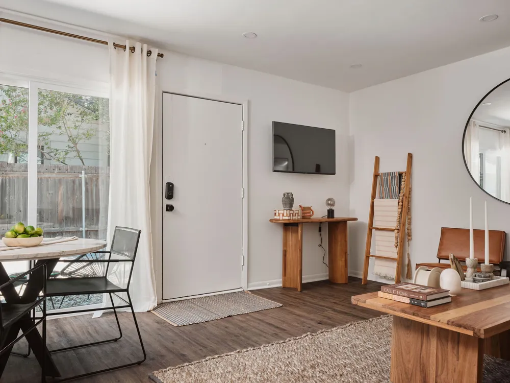 5212 Woodrow Avenue Austin, TX 78756