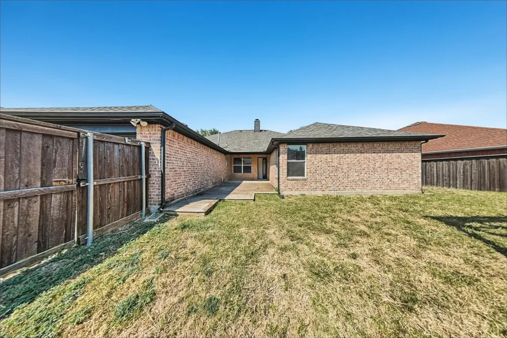 128 Annette Street Lancaster, TX 75146