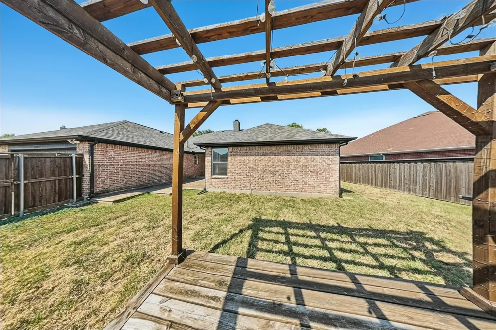 128 Annette Street Lancaster, TX 75146
