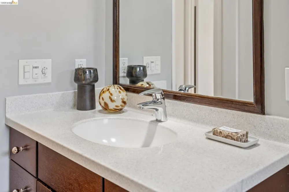66 Arlington Court Kensington, CA 94707