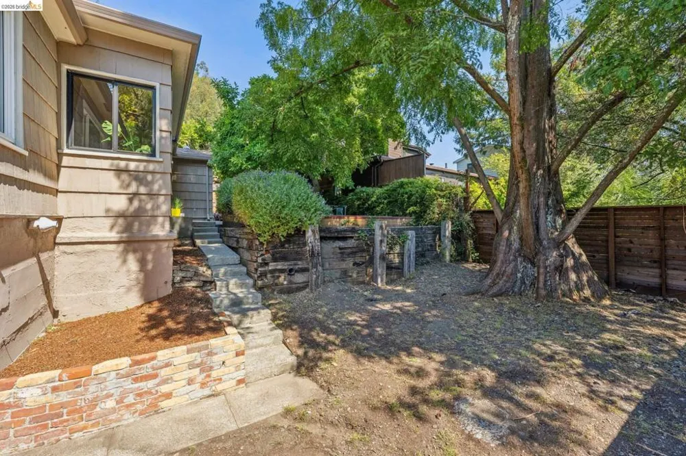 66 Arlington Court Kensington, CA 94707