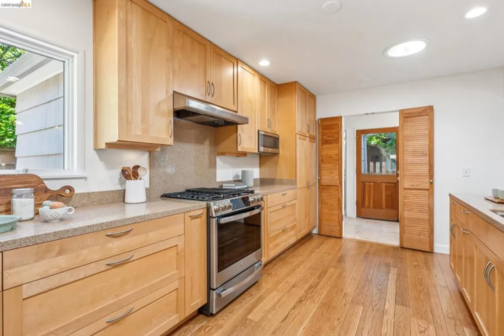 66 Arlington Court Kensington, CA 94707