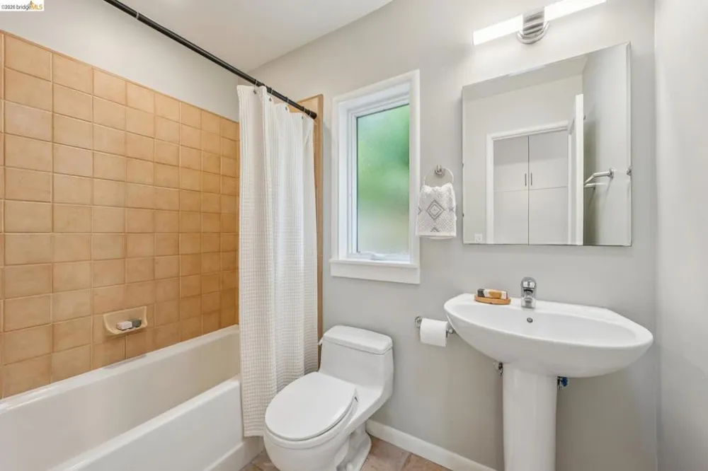 66 Arlington Court Kensington, CA 94707