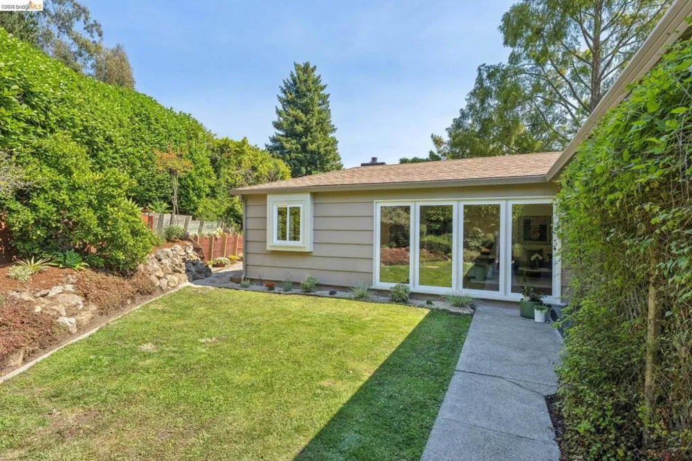 66 Arlington Court Kensington, CA 94707