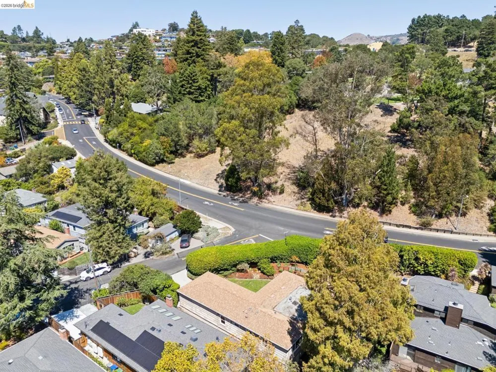 66 Arlington Court Kensington, CA 94707