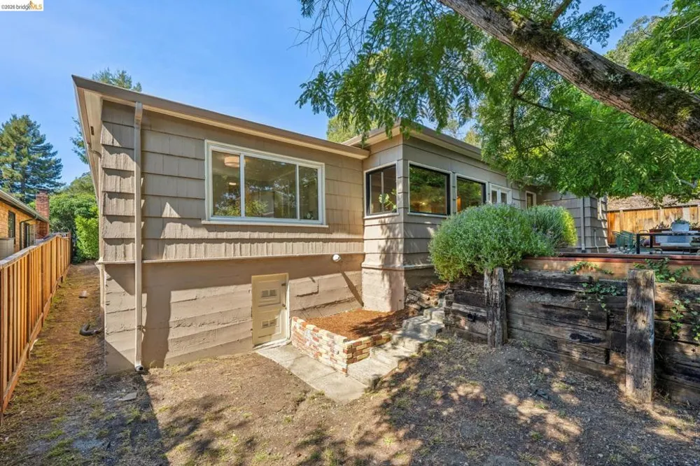66 Arlington Court Kensington, CA 94707