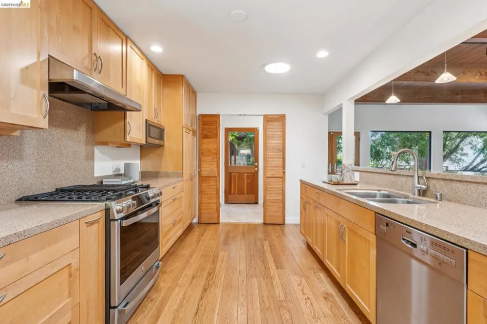 66 Arlington Court Kensington, CA 94707