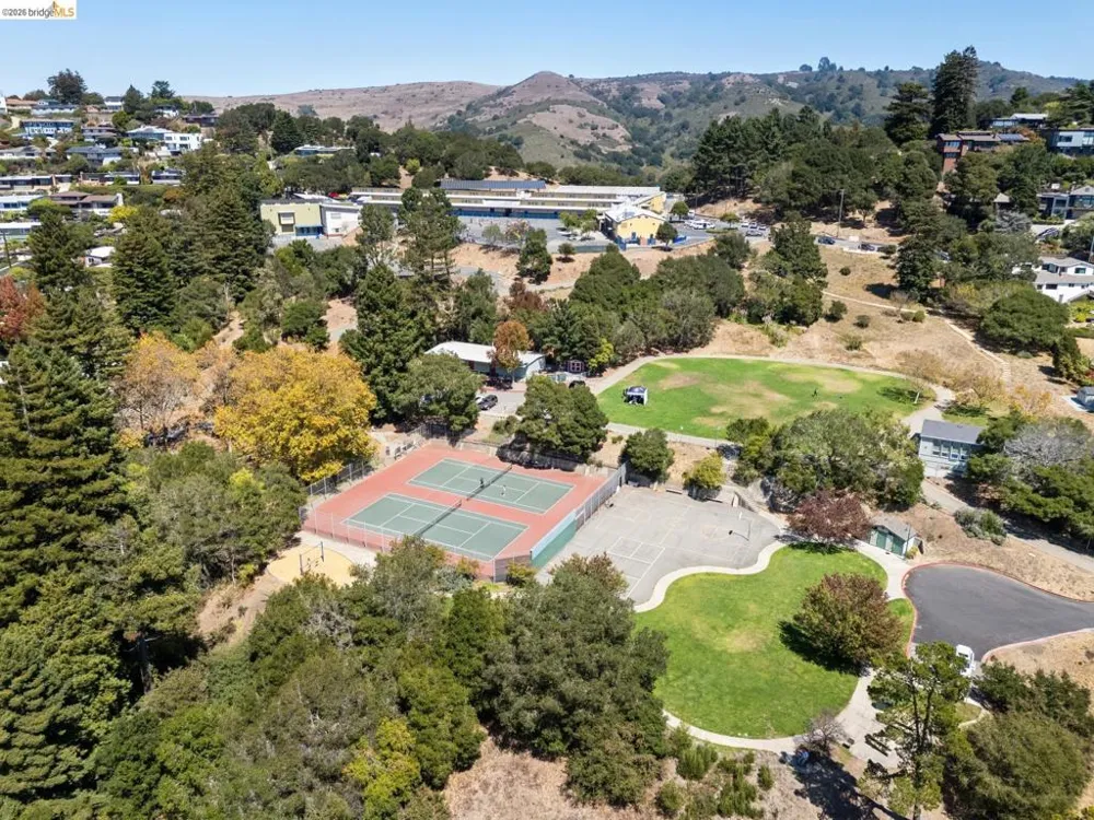 66 Arlington Court Kensington, CA 94707
