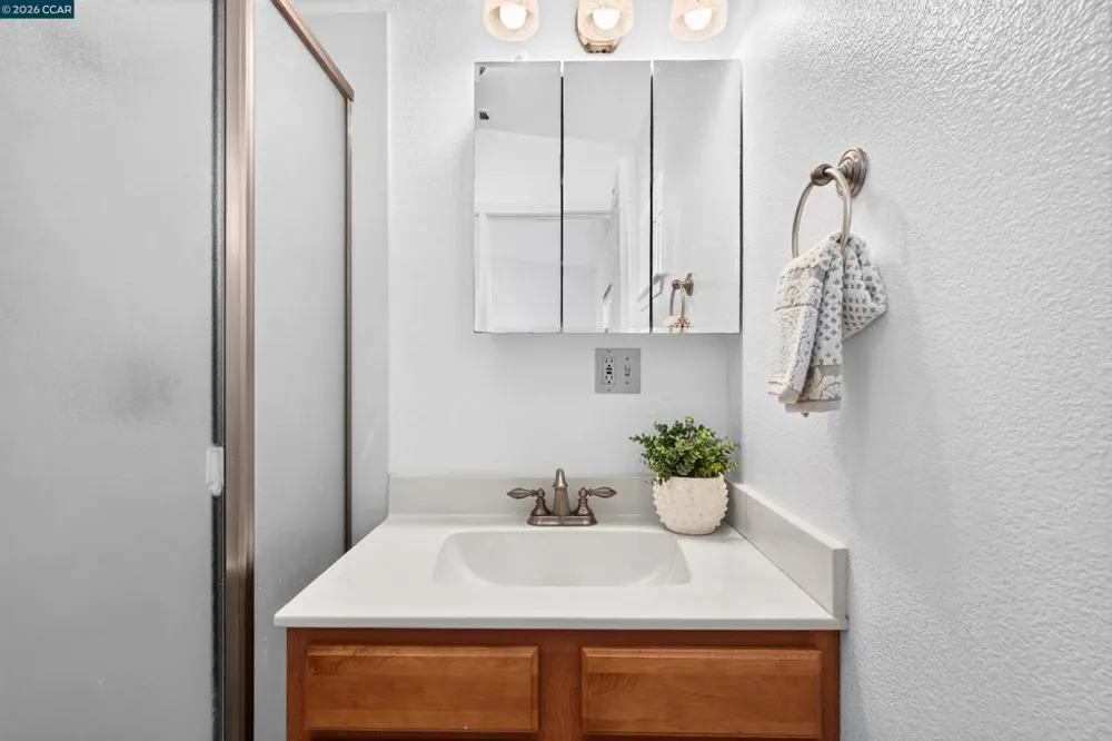 2416 Ohatch Dr San Pablo, CA 94806