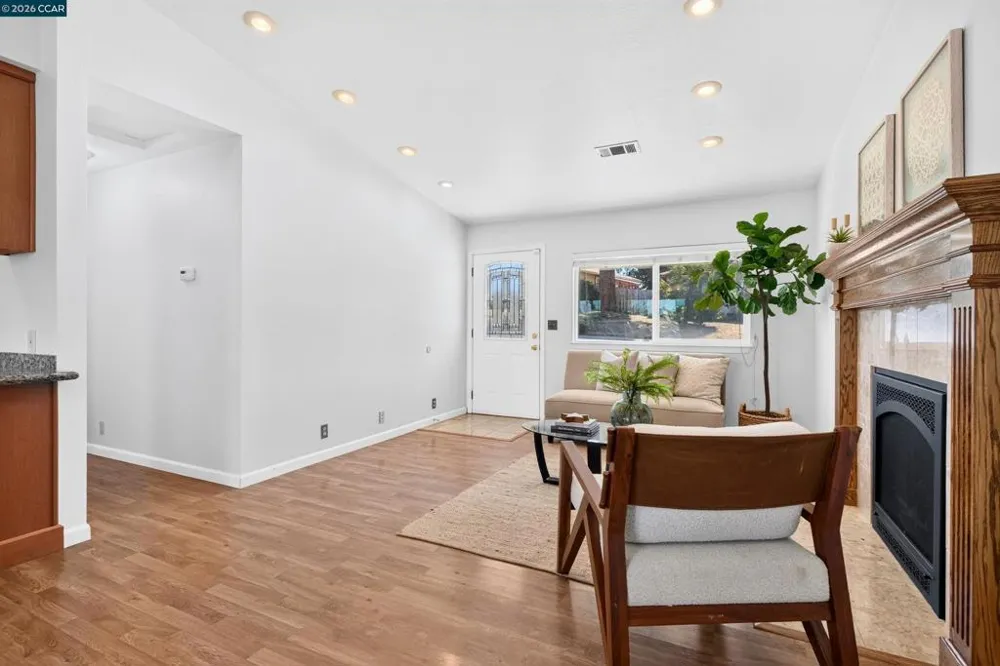 2416 Ohatch Dr San Pablo, CA 94806