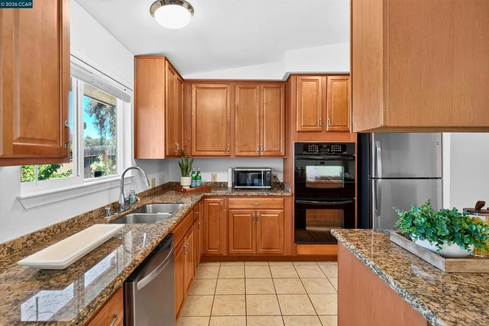 2416 Ohatch Dr San Pablo, CA 94806