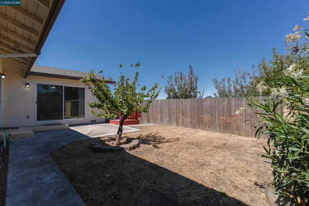 2416 Ohatch Dr San Pablo, CA 94806