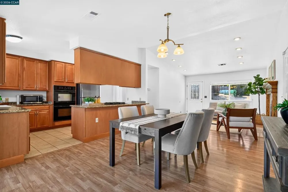 2416 Ohatch Dr San Pablo, CA 94806
