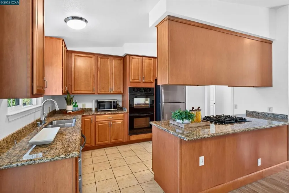 2416 Ohatch Dr San Pablo, CA 94806