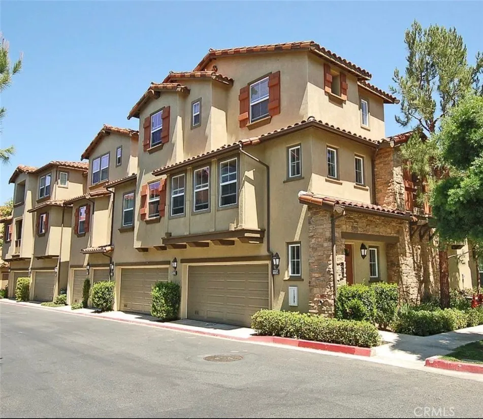 119 Danbrook Irvine, CA 92603