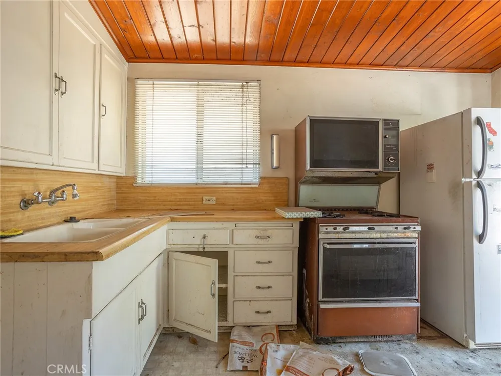 14301 Roscoe Boulevard Panorama City, CA 91402