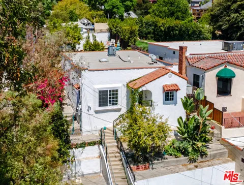 929 Dexter Street