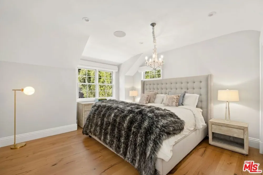 1960 Coldwater Canyon Drive Beverly Hills, CA 90210