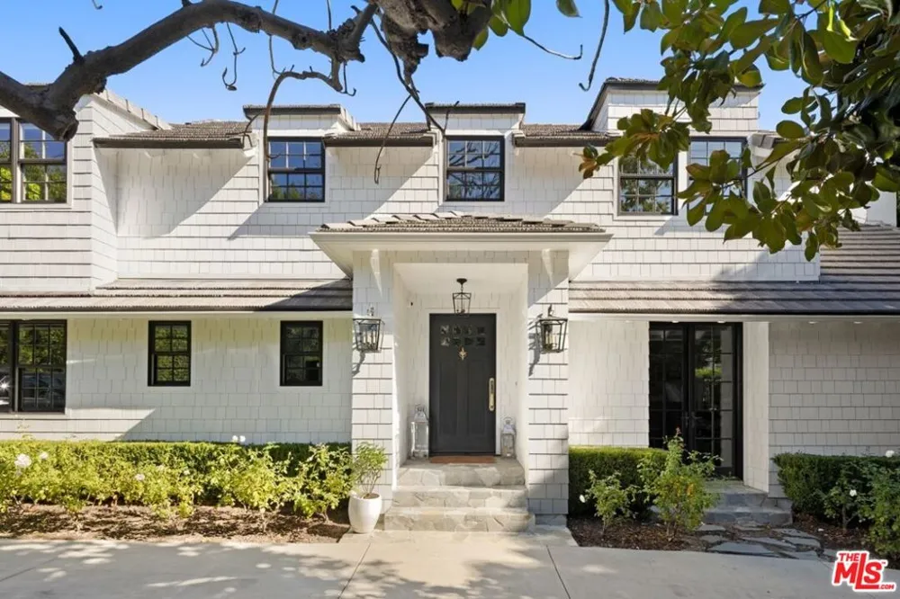 1960 Coldwater Canyon Drive Beverly Hills, CA 90210