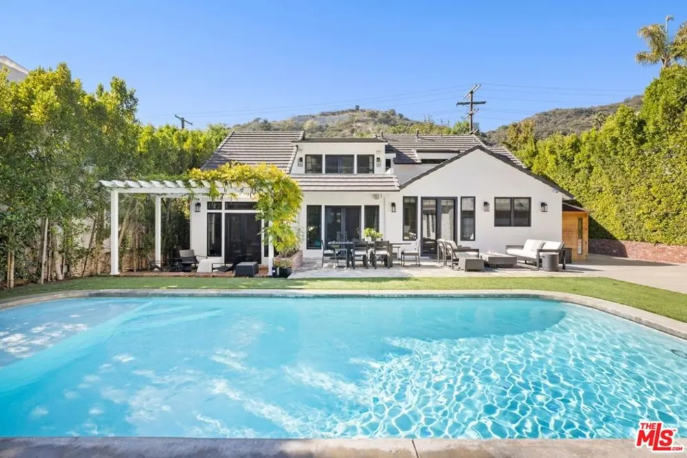 1960 Coldwater Canyon Drive Beverly Hills, CA 90210