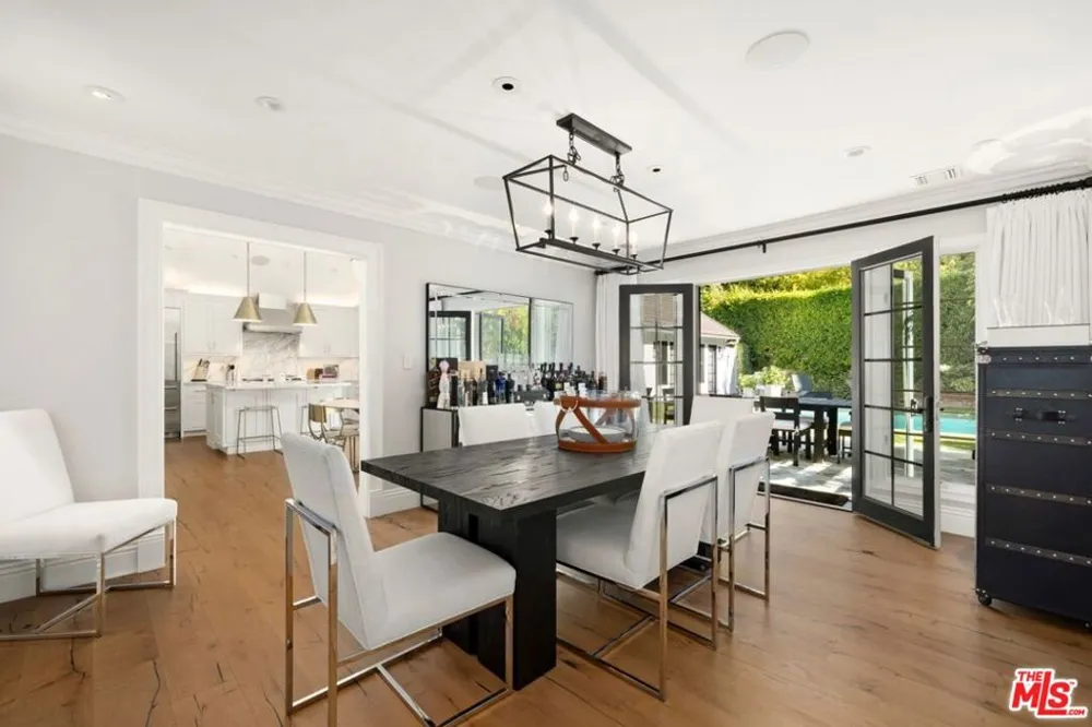 1960 Coldwater Canyon Drive Beverly Hills, CA 90210
