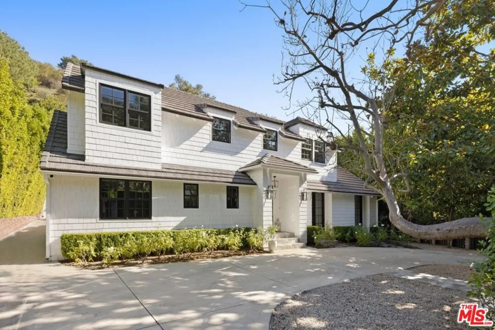 1960 Coldwater Canyon Drive Beverly Hills, CA 90210