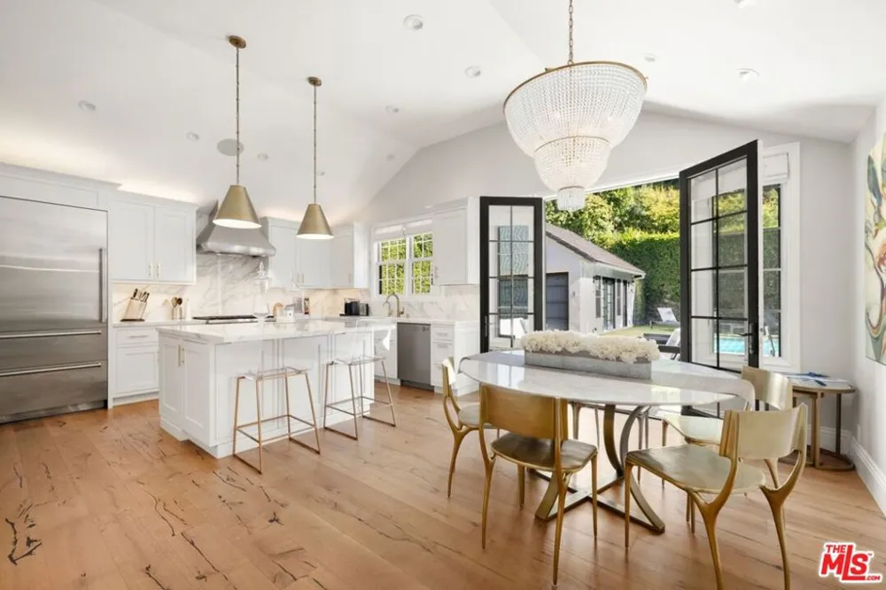 1960 Coldwater Canyon Drive Beverly Hills, CA 90210