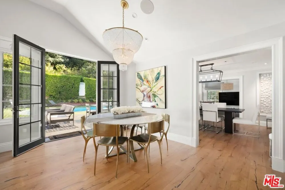 1960 Coldwater Canyon Drive Beverly Hills, CA 90210