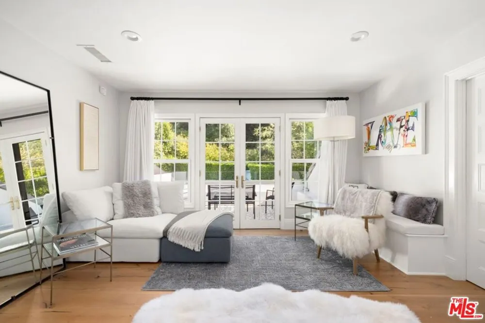 1960 Coldwater Canyon Drive Beverly Hills, CA 90210