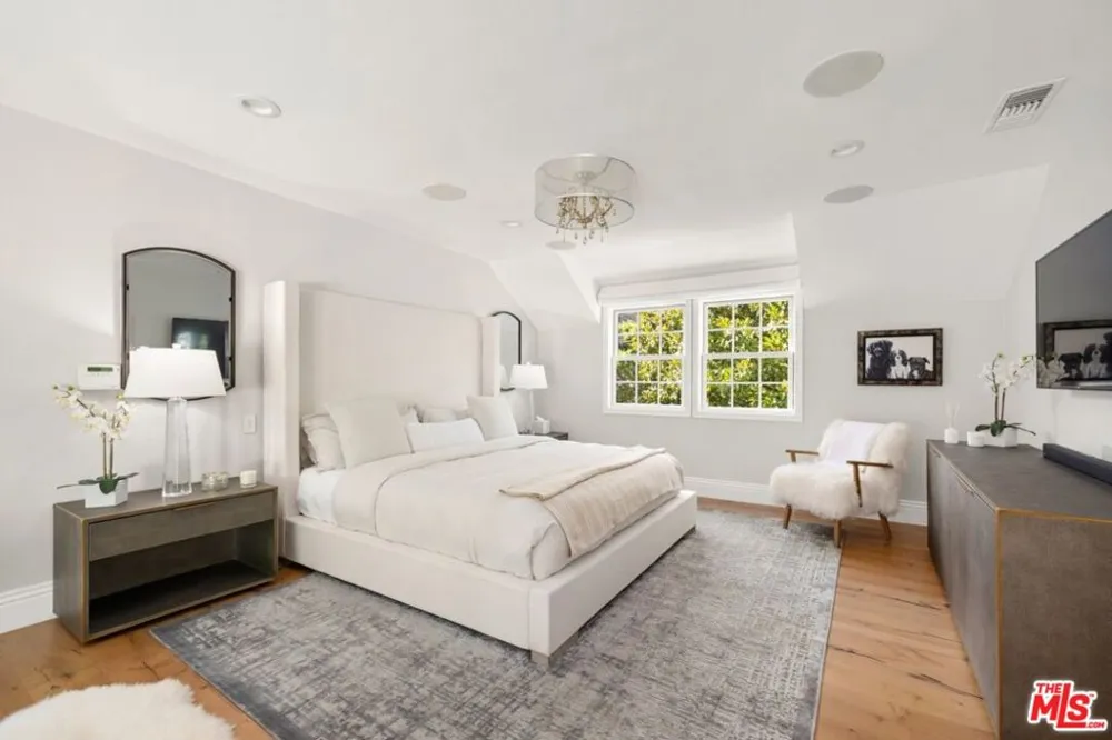 1960 Coldwater Canyon Drive Beverly Hills, CA 90210