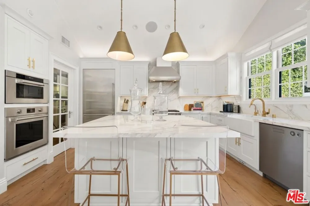 1960 Coldwater Canyon Drive Beverly Hills, CA 90210